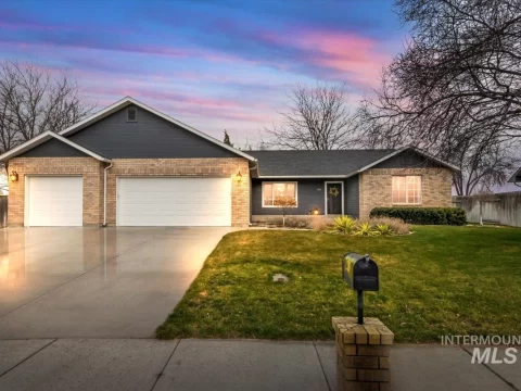 Featured exclusive listing at 2306 Hillcrest Drive, Twin Falls, Idaho 83301