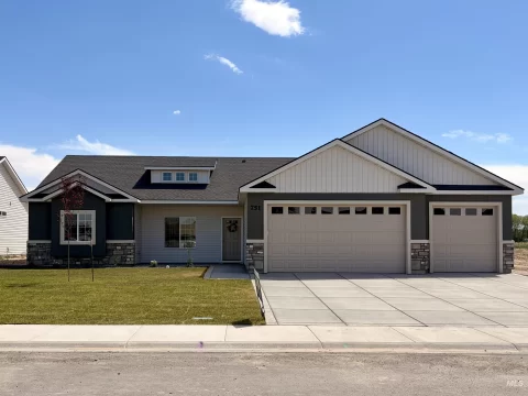 Featured exclusive listing at 751 Waveland Avenue, Filer, Idaho 83328