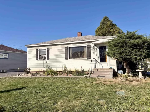 Featured exclusive listing at 253 Blue Lakes Boulevard, Twin Falls, Idaho 83301
